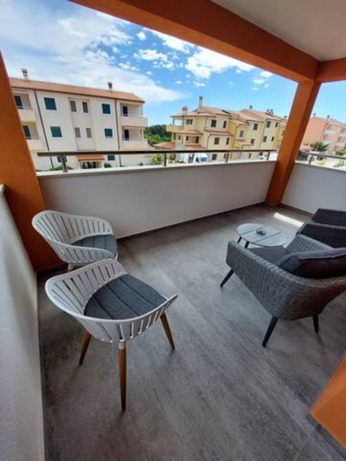 Modern Apartment Ana Premantura Exteriör bild